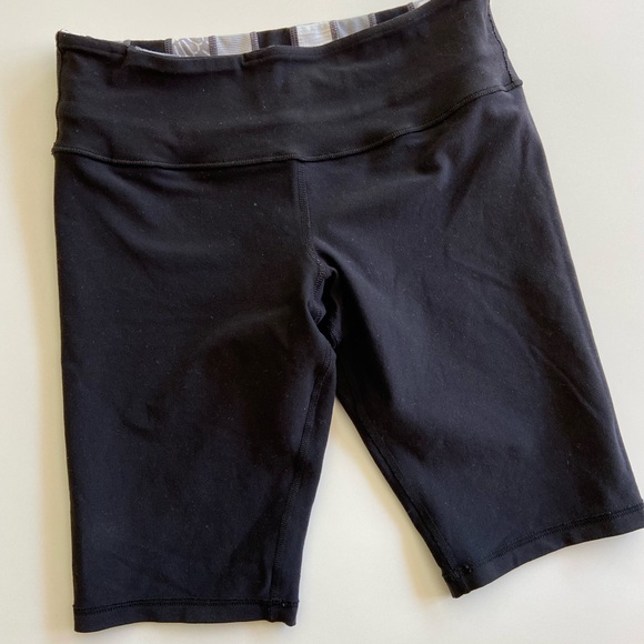 Lululemon Reverse Groove Shorts - Picture 6 of 7